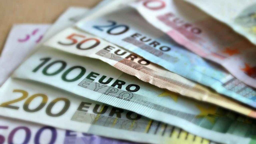 Più soldi per i salari e le pensioni