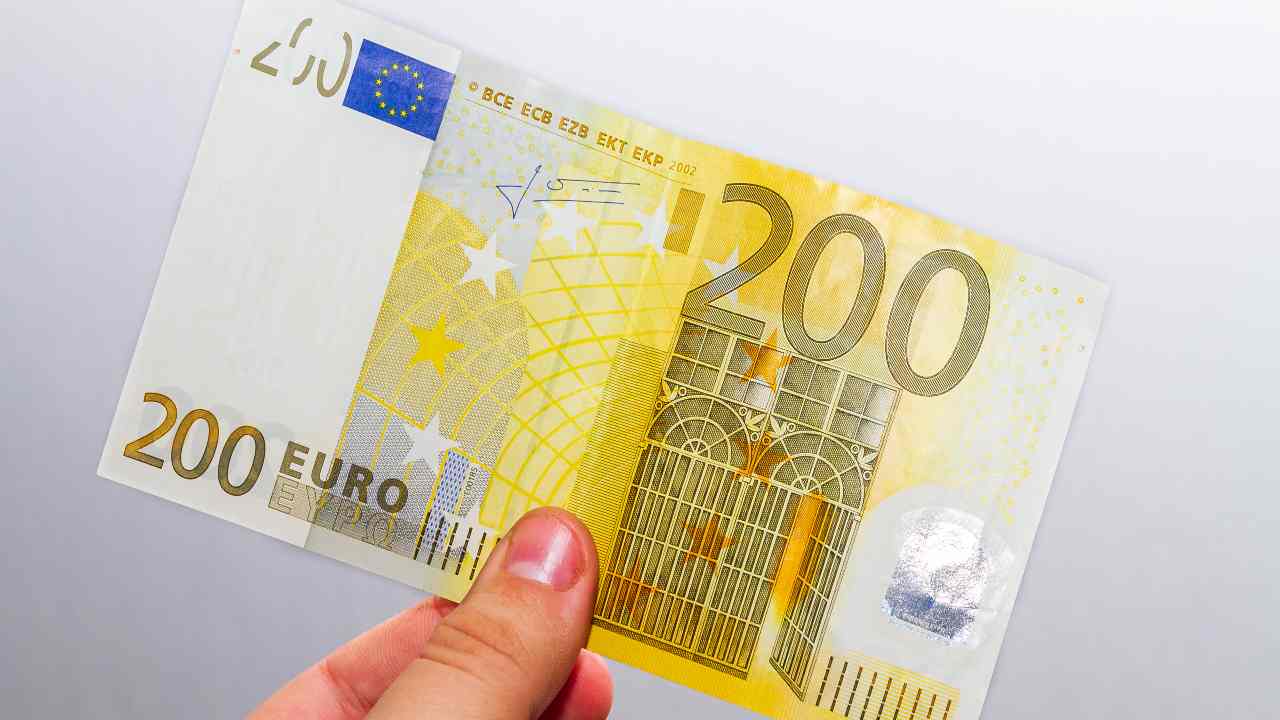 200 euro in mano