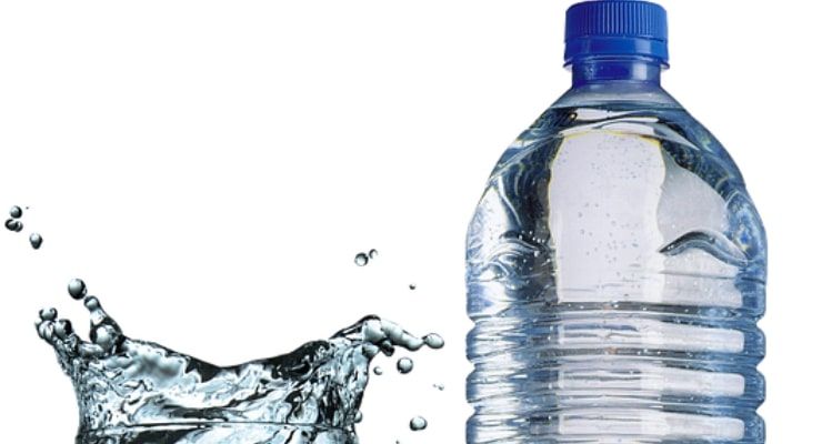 Acqua avanzata Acqua avanzata nel ristorante