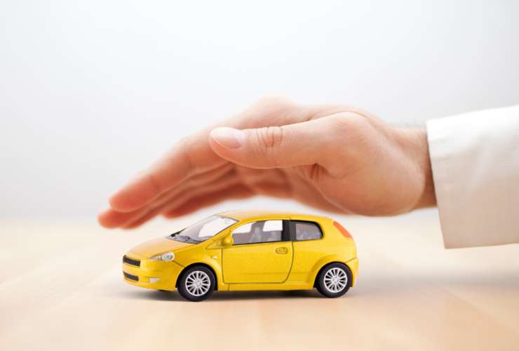 Assicurazione auto con targa di prova
