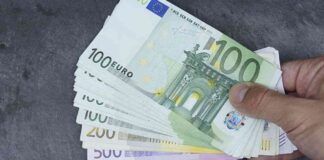 Banconote in mano