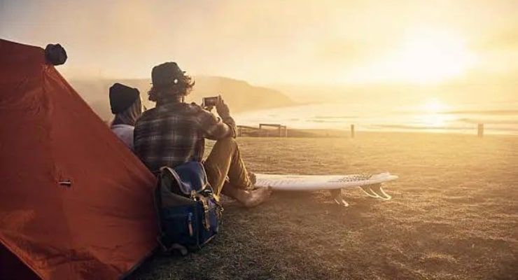 Si può dormire in spiaggia con una tenda