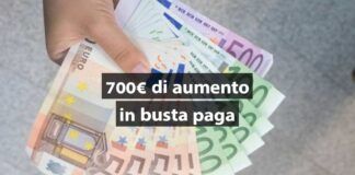 Ventaglio di soldi in mano