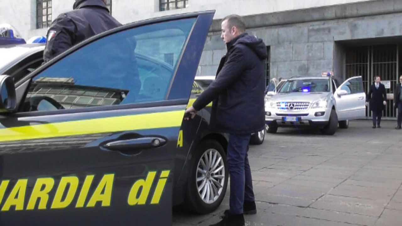 auto Guardia di Finanza