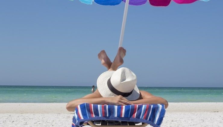 regole ombrellini e lettini spiaggia libera