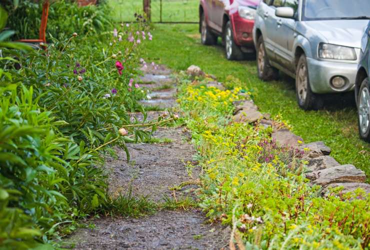 Auto in giardino