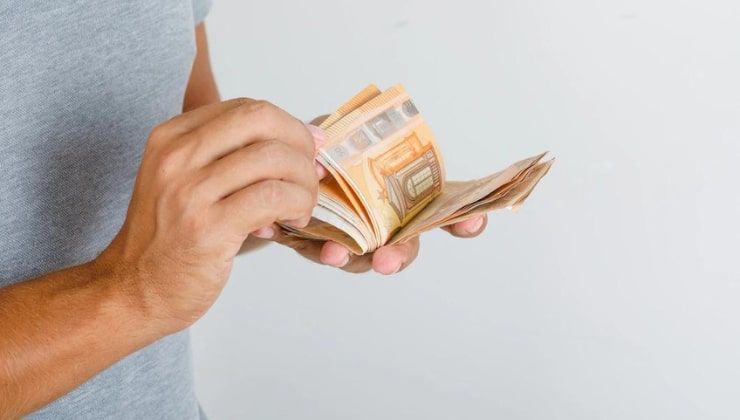 Non utilizzare i soldi in contanti per queste operazioni Non utilizzare i soldi in contanti per queste operazioni