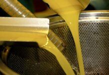 Olio di oliva nella latta