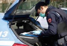 poliziotto che scrive