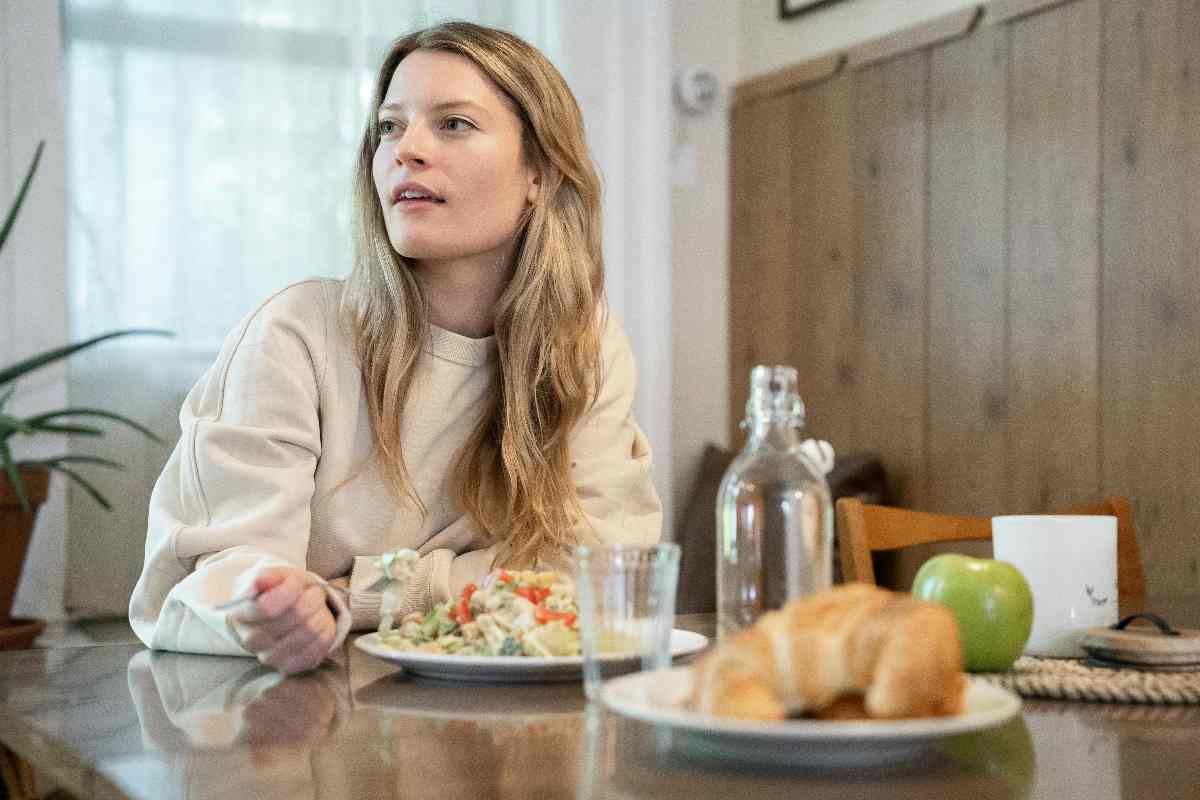 Mangia da diversi anni cibo scaduto, il motivo che sorprende