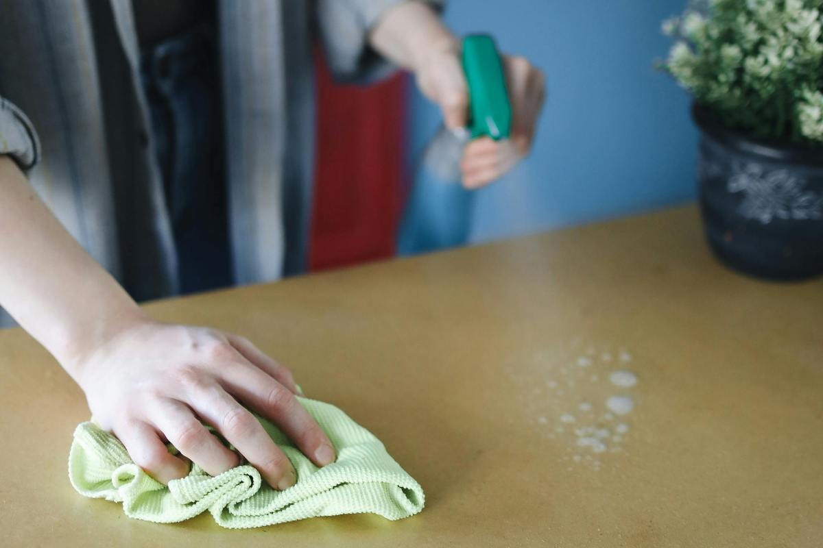 Trucchi per le pulizie: evita di lavare queste cose con il sapone per risparmiare